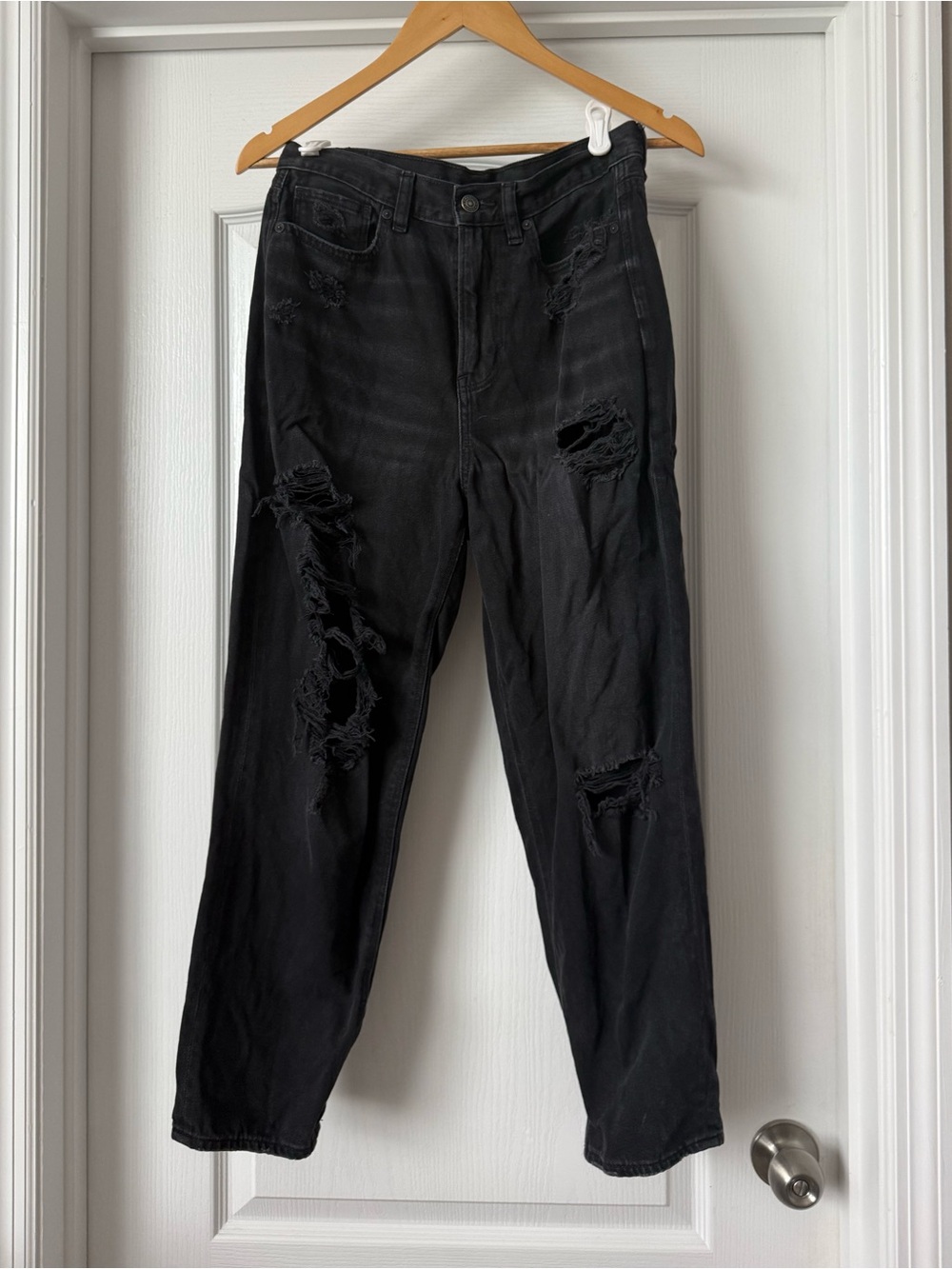 American Eagle distressed black jeans, size 6 Short